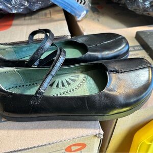 Earth Black Leather Flats